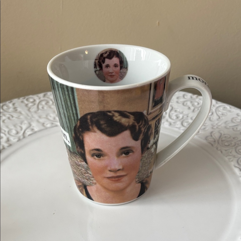Anne Taunton Perzellan-Porcelain Vintage Look Portrait Ceramic Mug